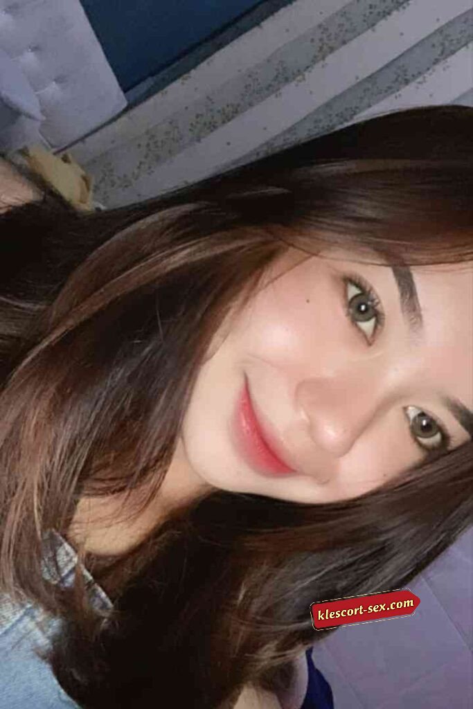 Smiling woman with brown hair and hazel eyes looking at the camera. Portrait of a young woman.